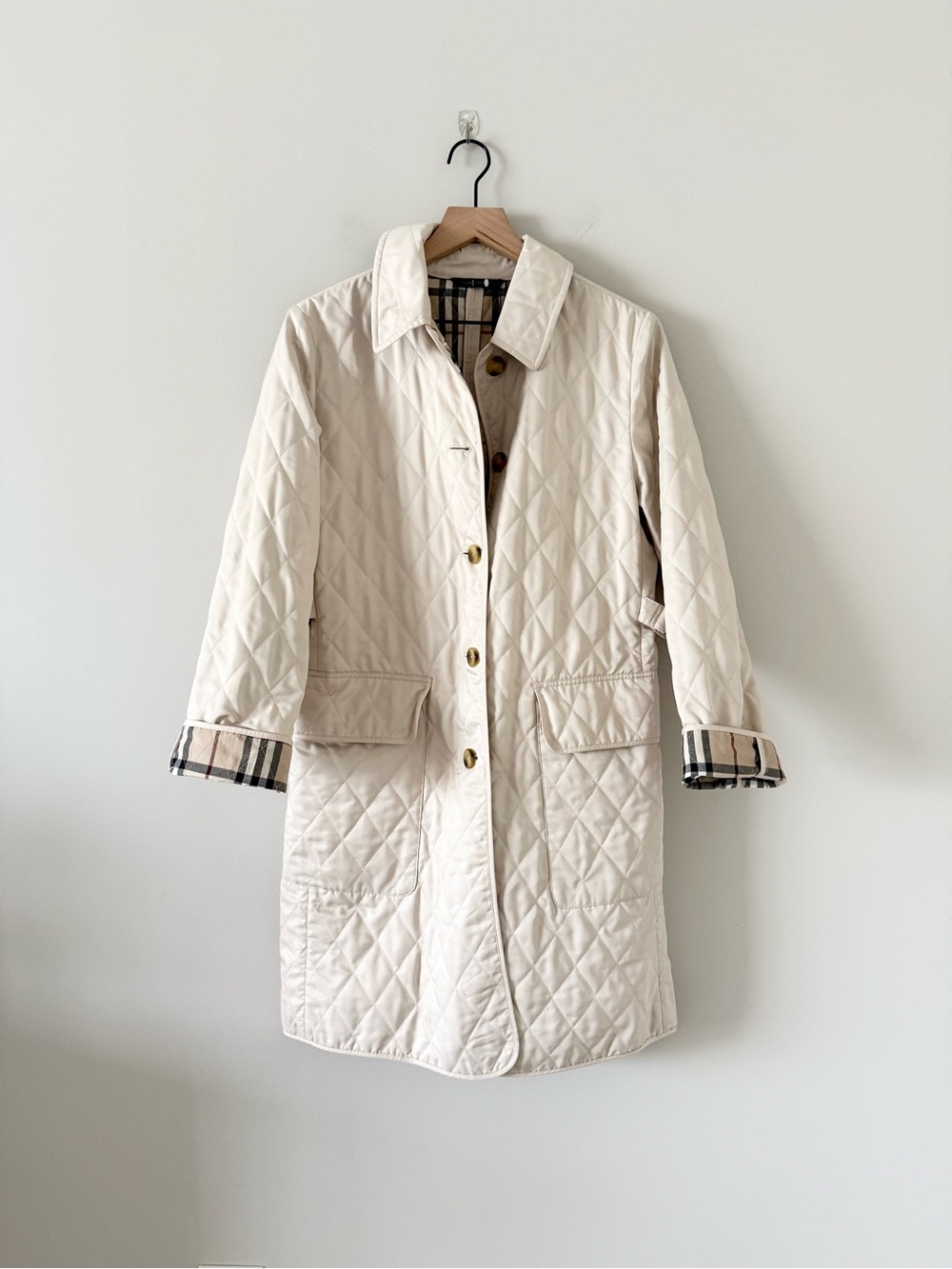 Burberry Classic Diamond Quilted Barn Jacket in Cream Size S
